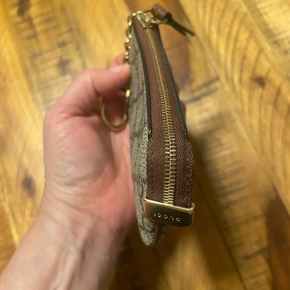 Autentic Gucci Beige and Brown Key Case - Picture 3 of 7